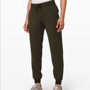 Lululemon on the fly joggers - woven 28”